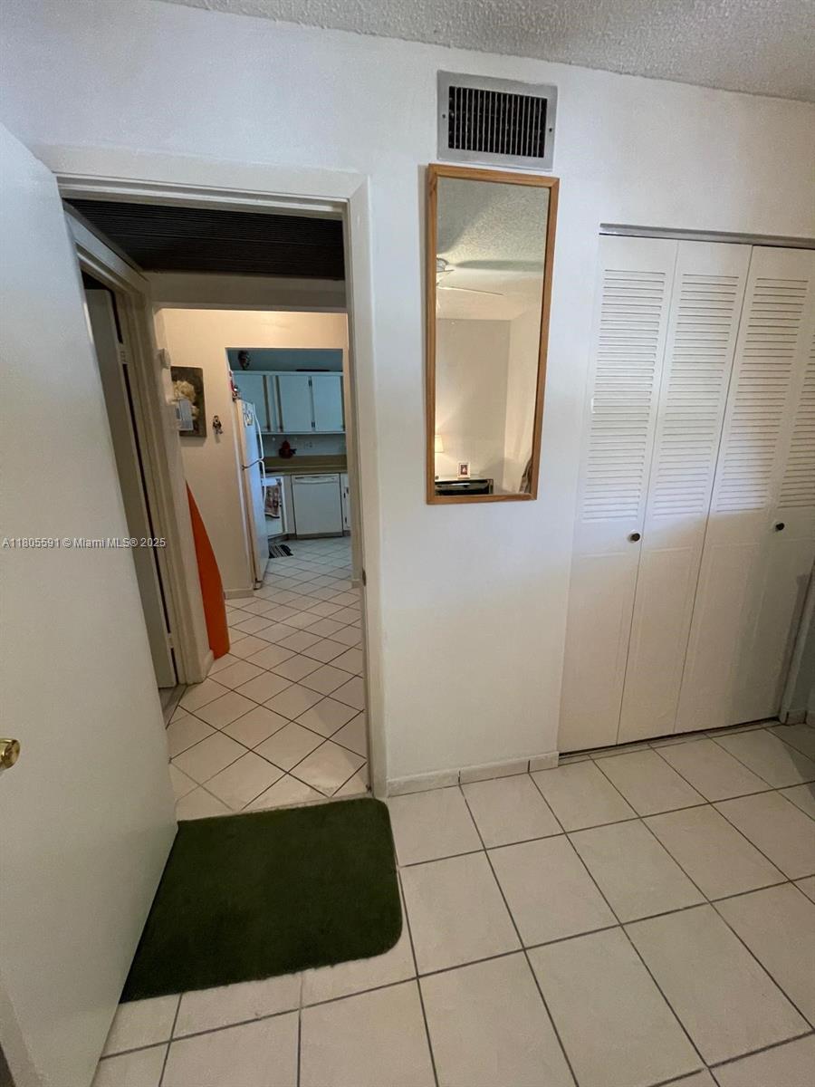 OMEGA CONDO NO 5 - Residential