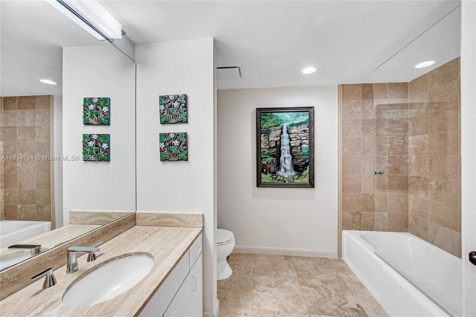 VILLA REGINA CONDO - Residential