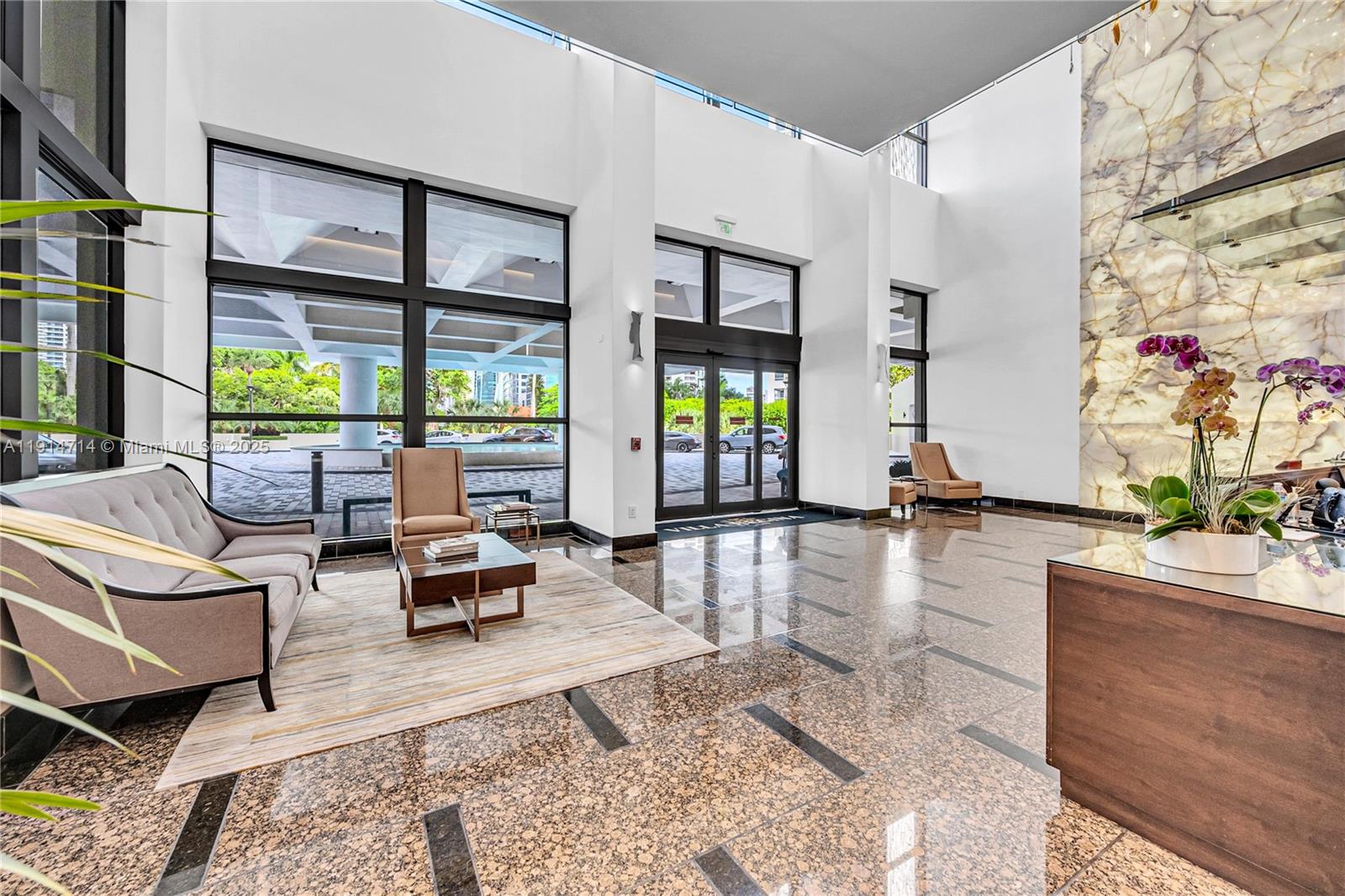 VILLA REGINA CONDO - Residential