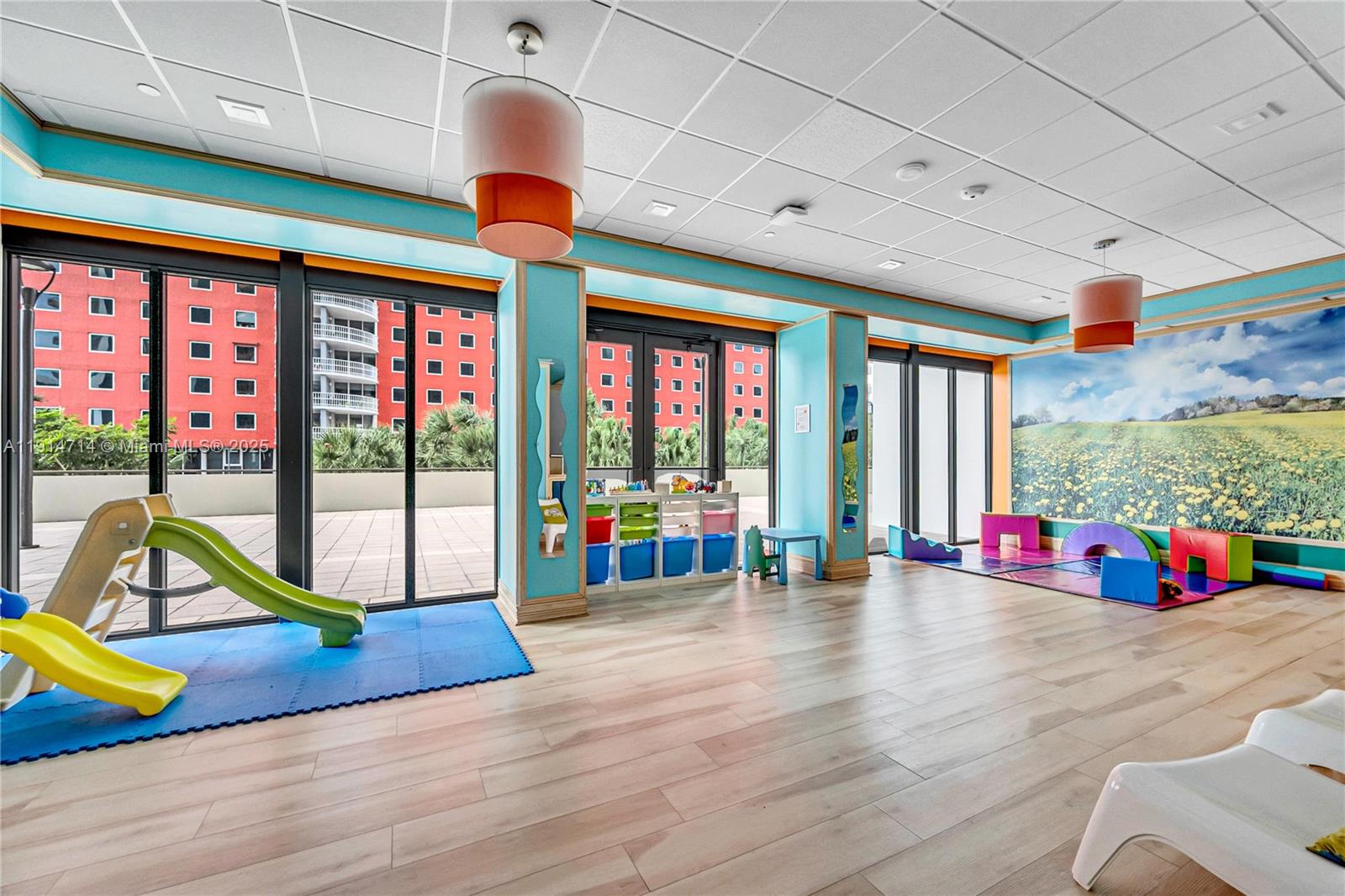 VILLA REGINA CONDO - Residential