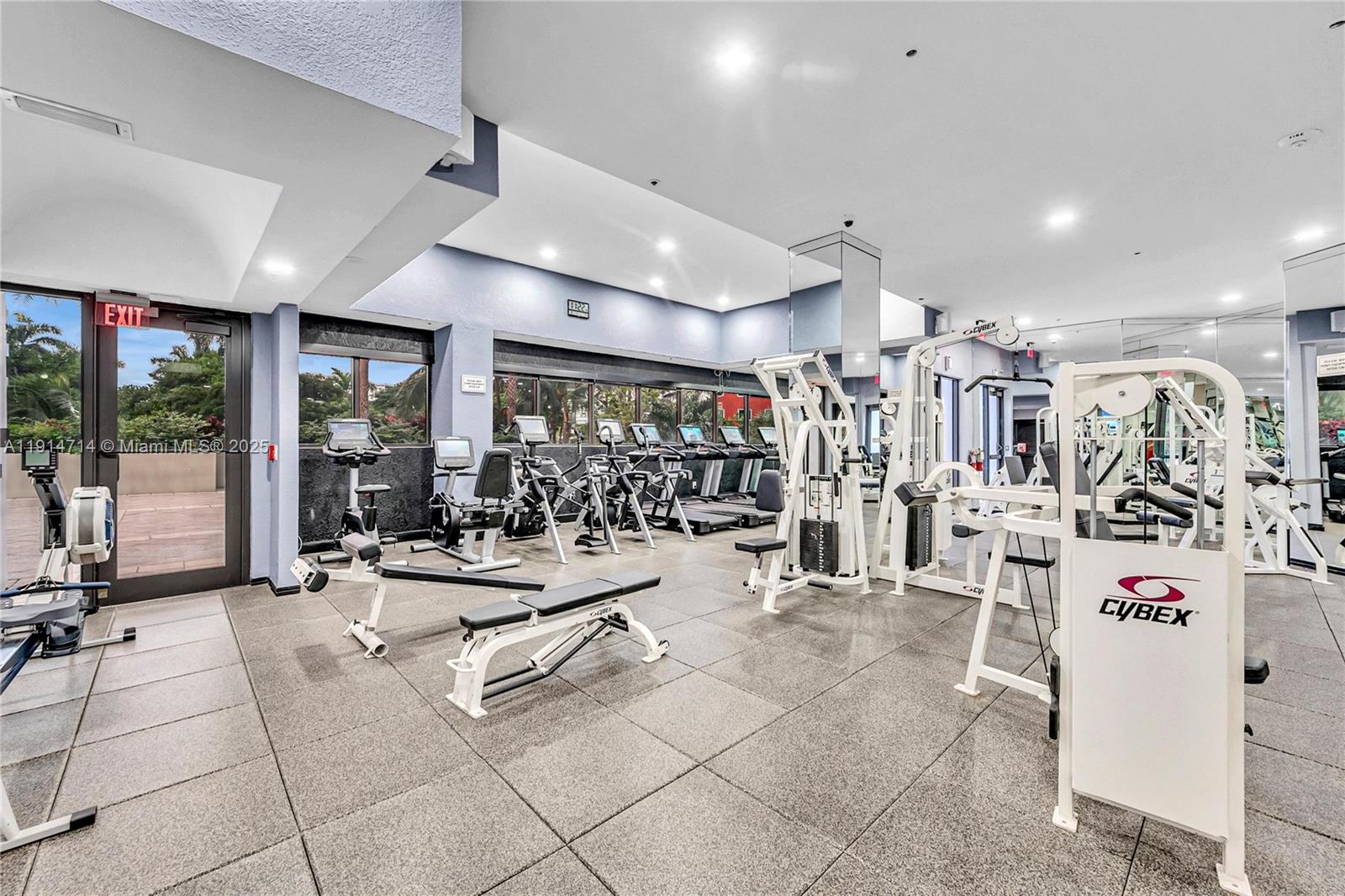 VILLA REGINA CONDO - Residential