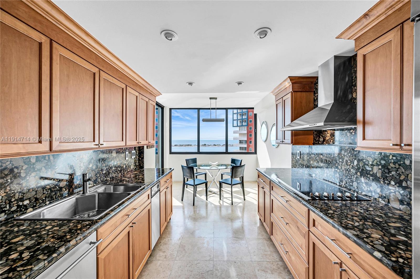 VILLA REGINA CONDO - Residential