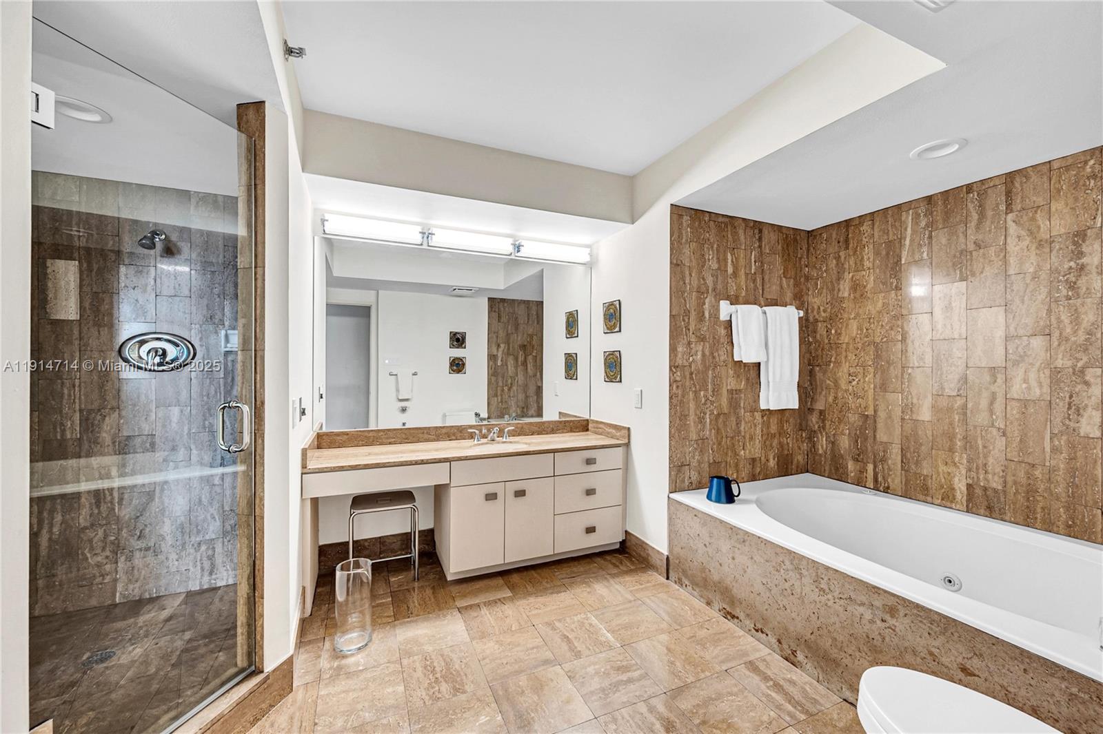 VILLA REGINA CONDO - Residential