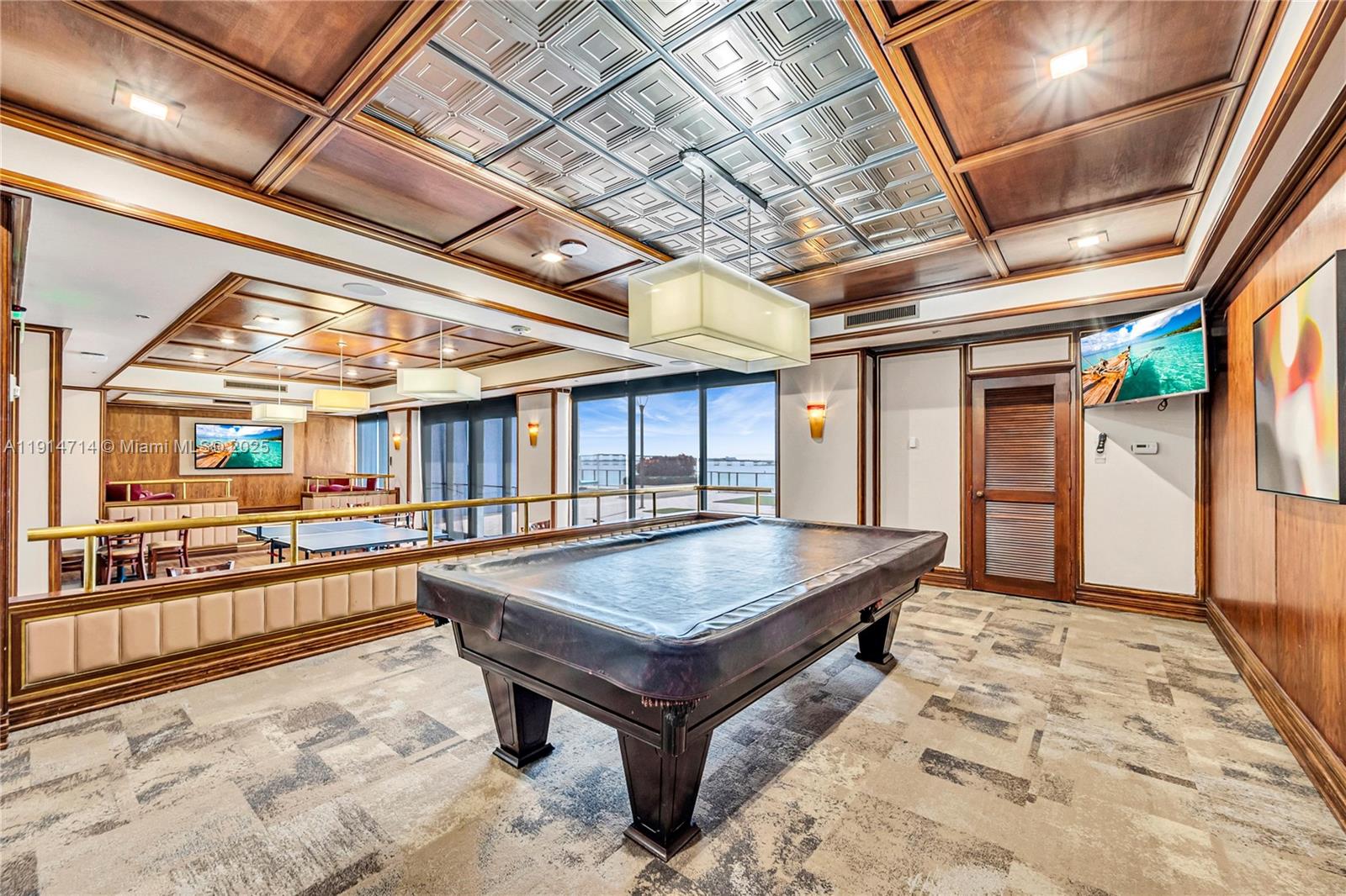 VILLA REGINA CONDO - Residential