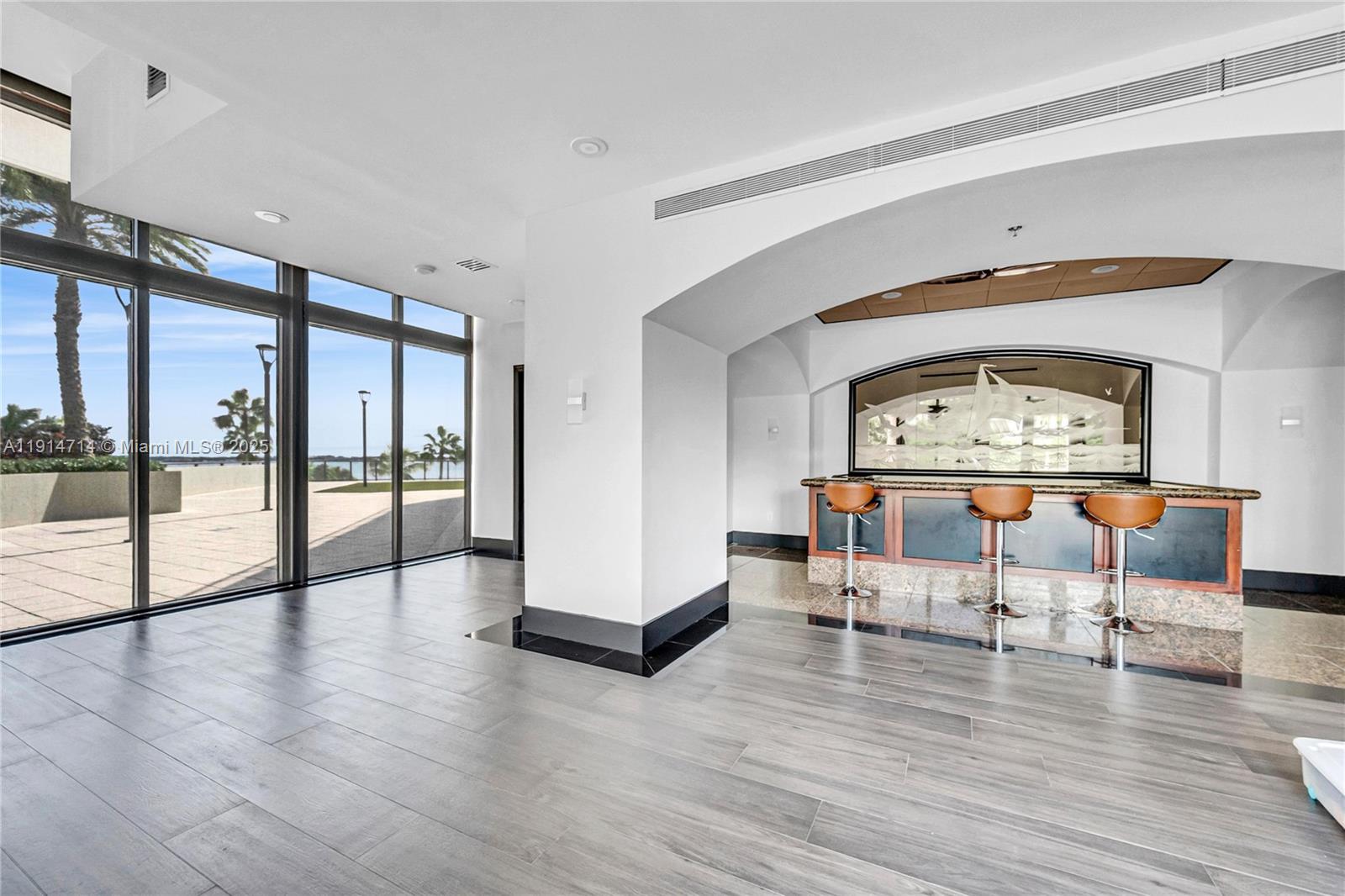 VILLA REGINA CONDO - Residential