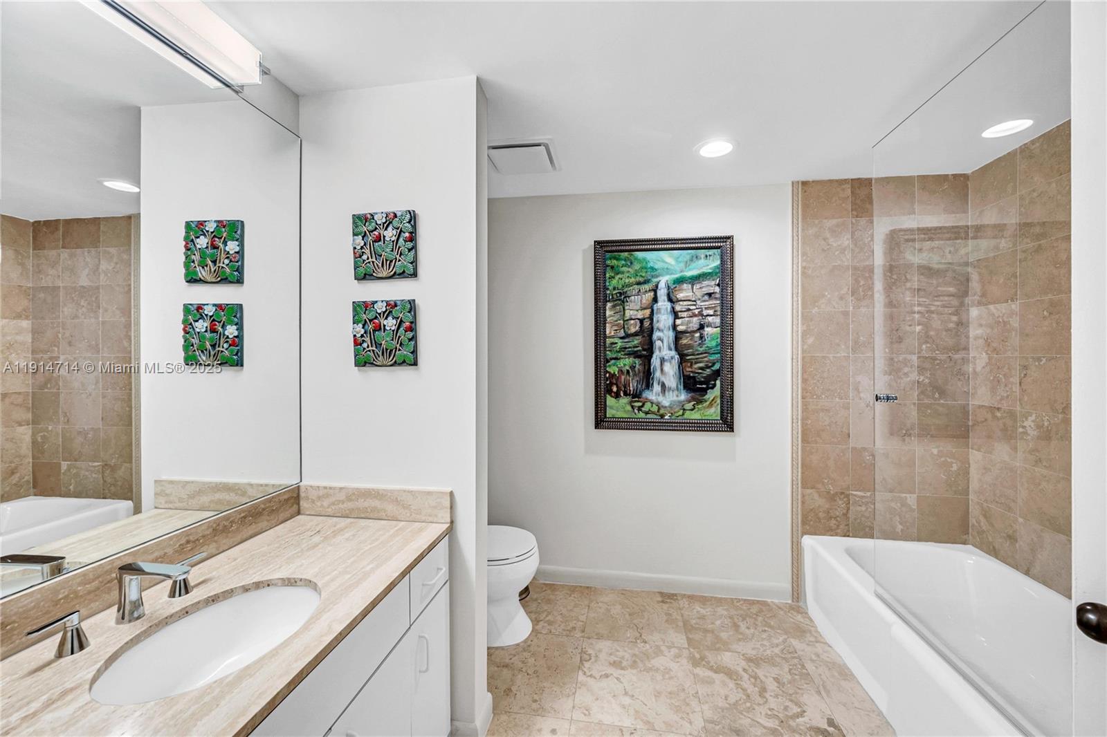 VILLA REGINA CONDO - Residential