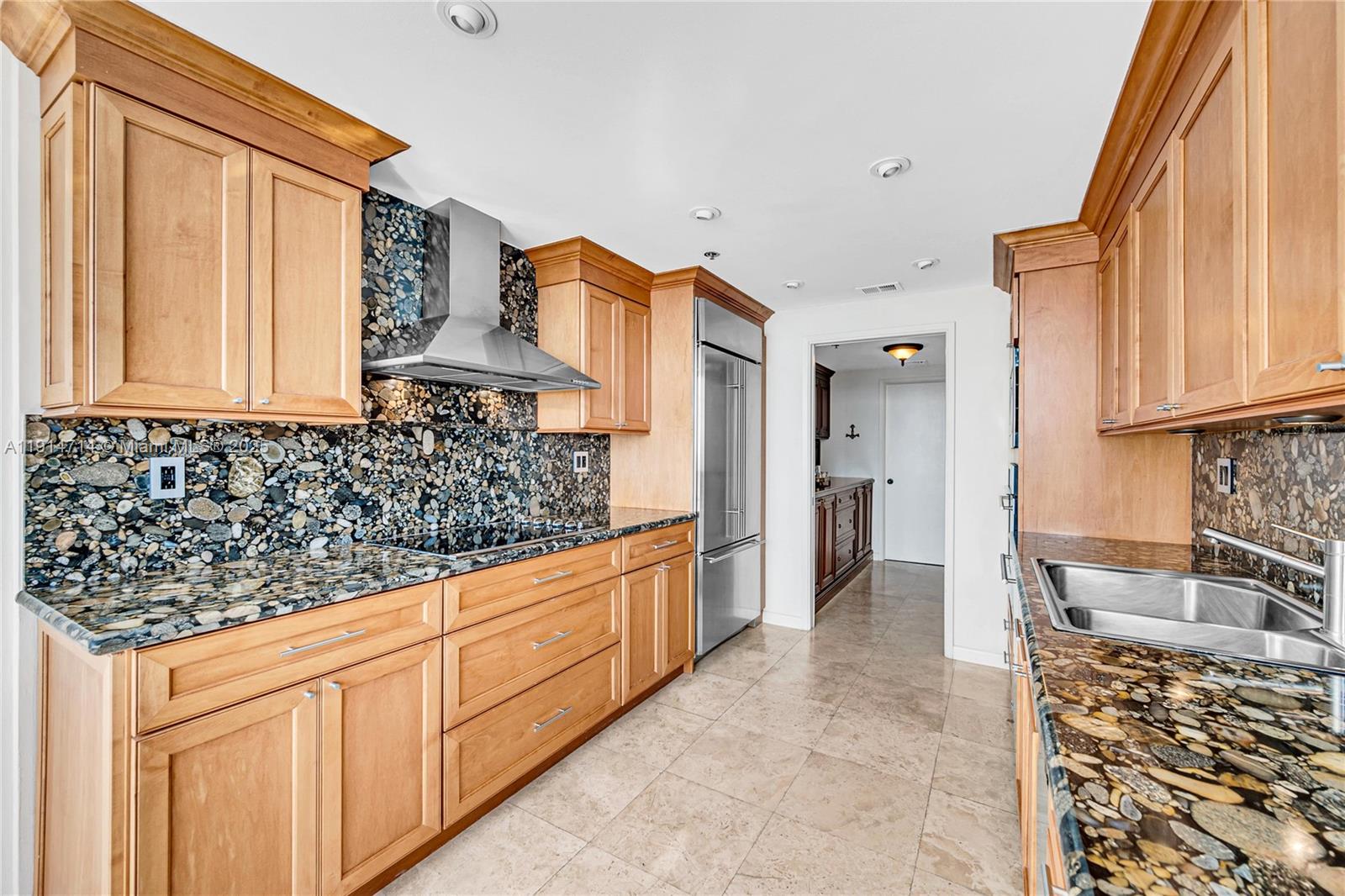 VILLA REGINA CONDO - Residential