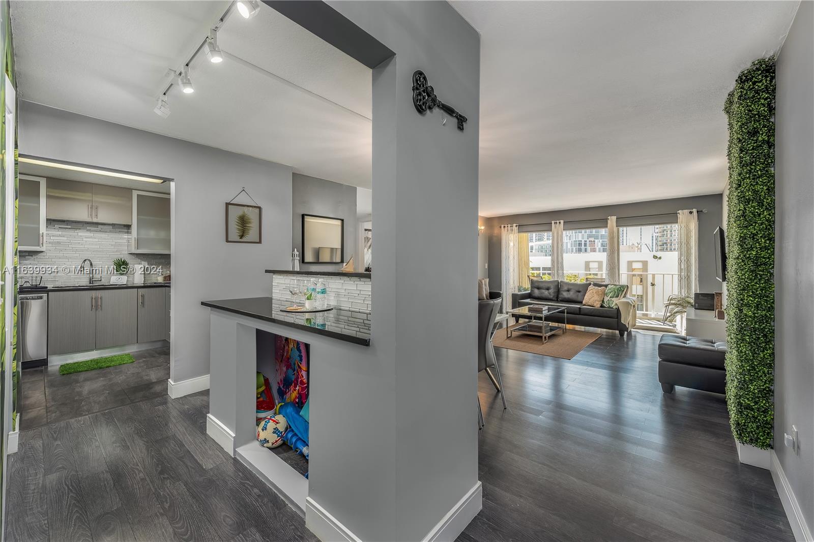 MARBELLA TOWER CONDO - Residential