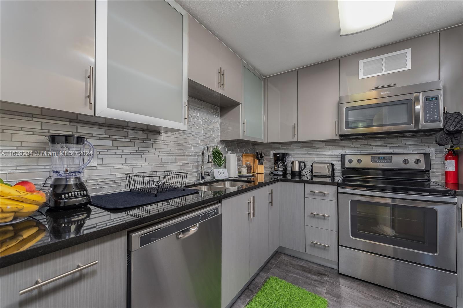 MARBELLA TOWER CONDO - Residential