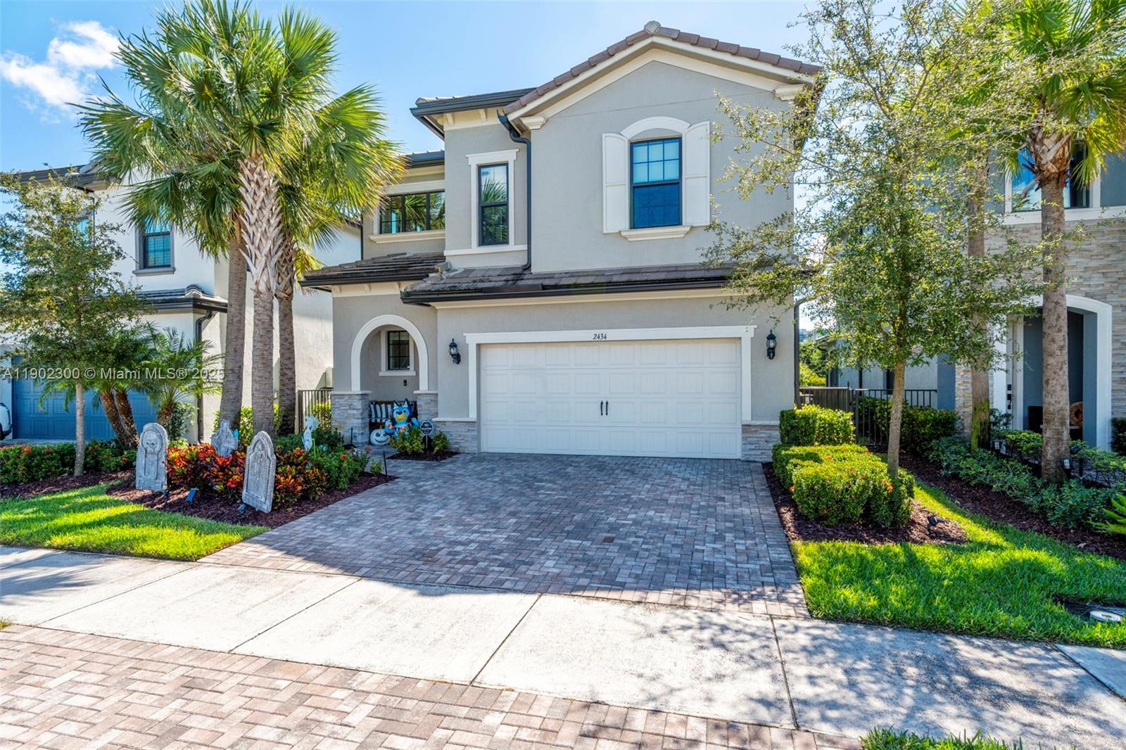 View photos, virtual tours, details... 2434 Primrose Pl