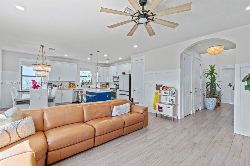 Photo of 2434 Primrose Pl, Oakland Park, FL 33309 (MLS # A11902300)