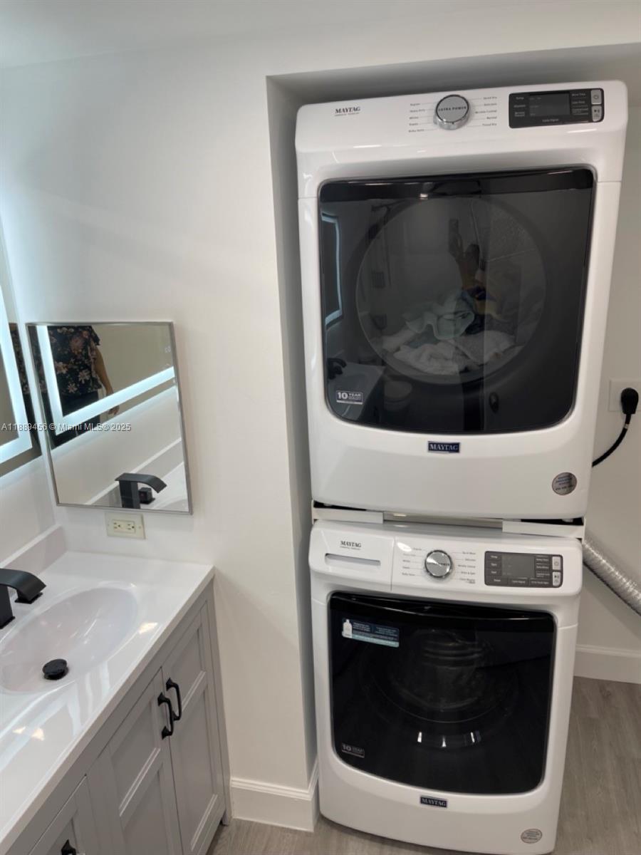 CARRINGTON AT COCONUT CRE - Residential Lease