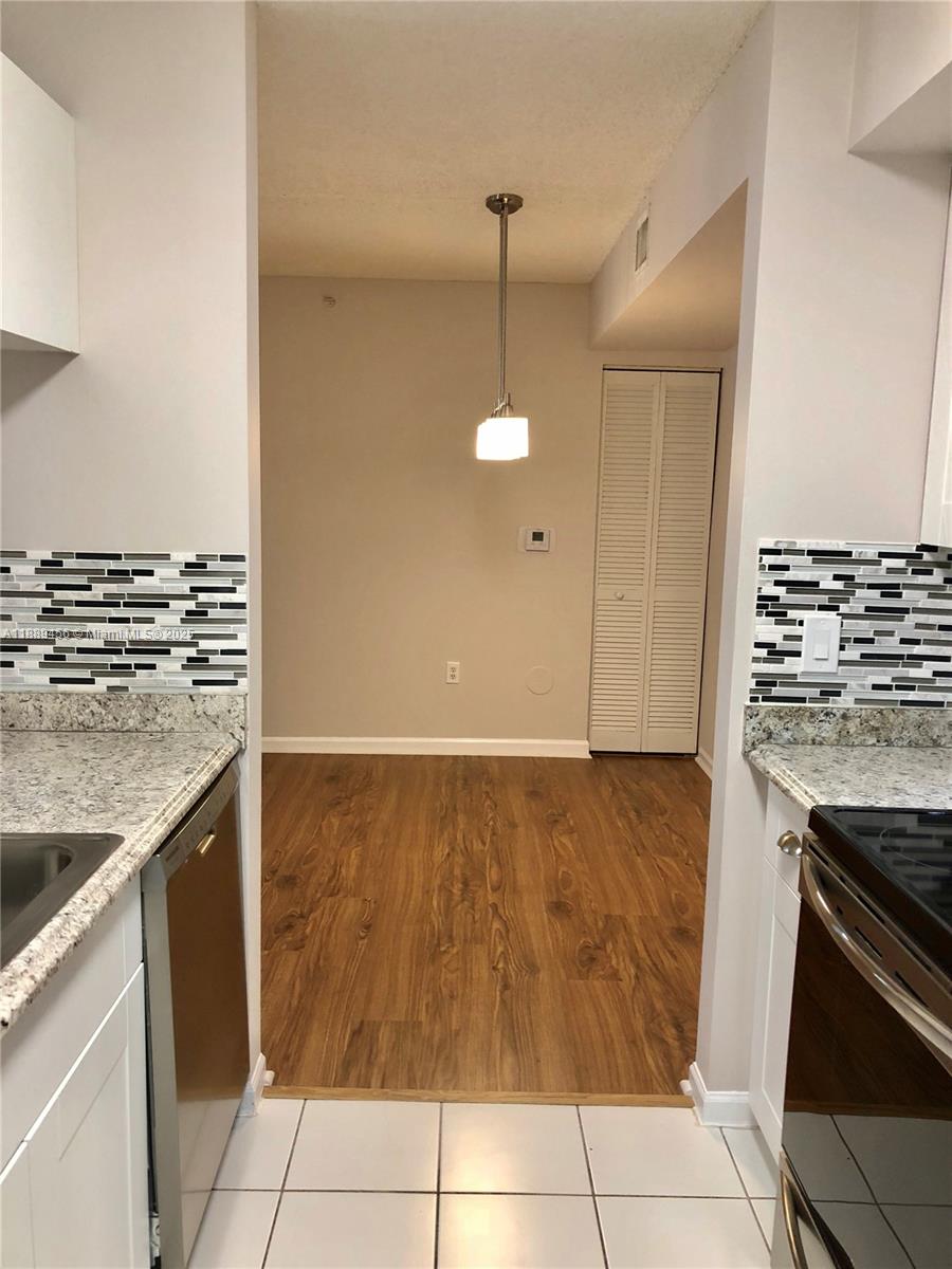 CARRINGTON AT COCONUT CRE - Residential Lease