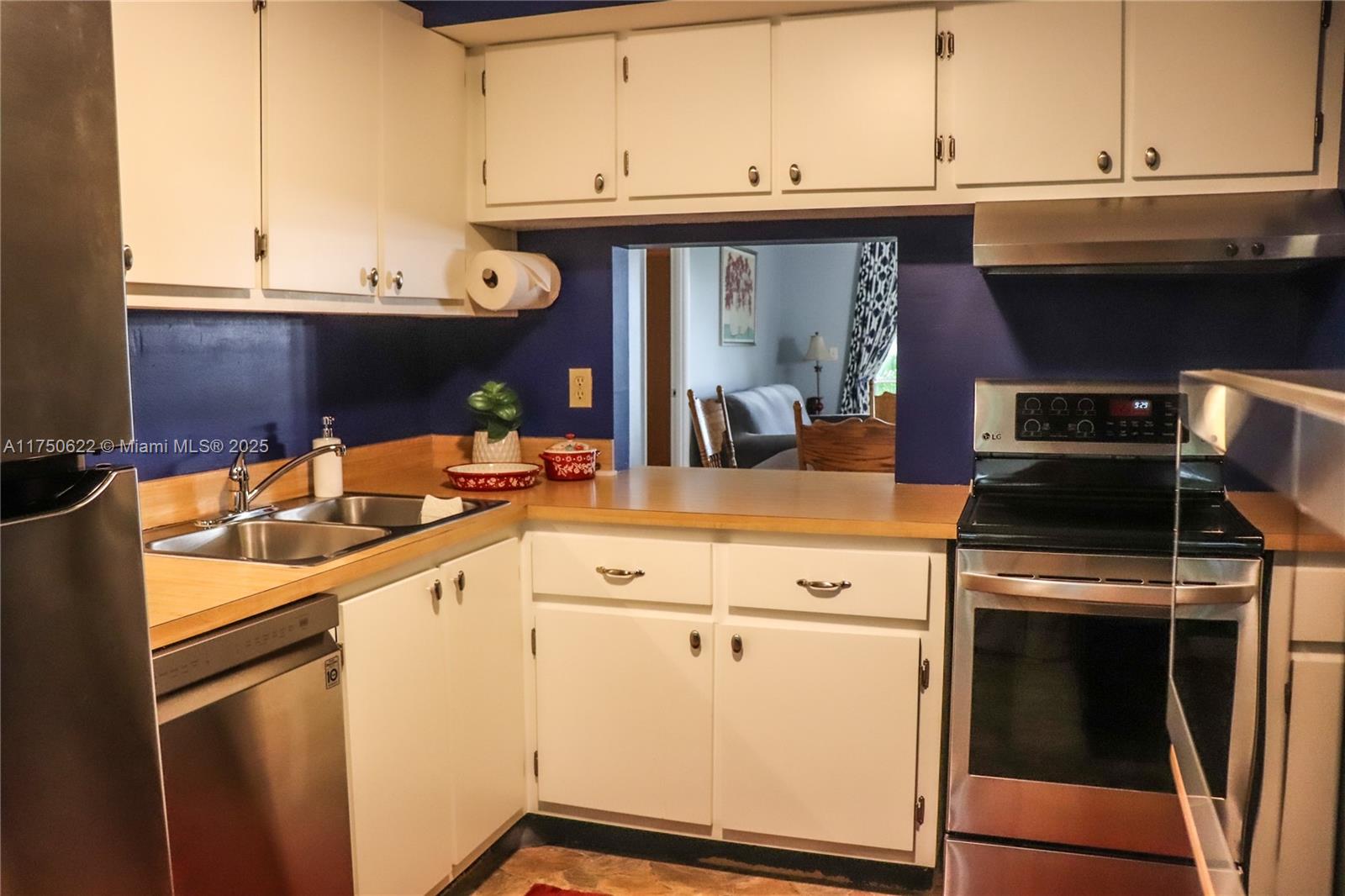 Golden Lakes Village Condo - Residential