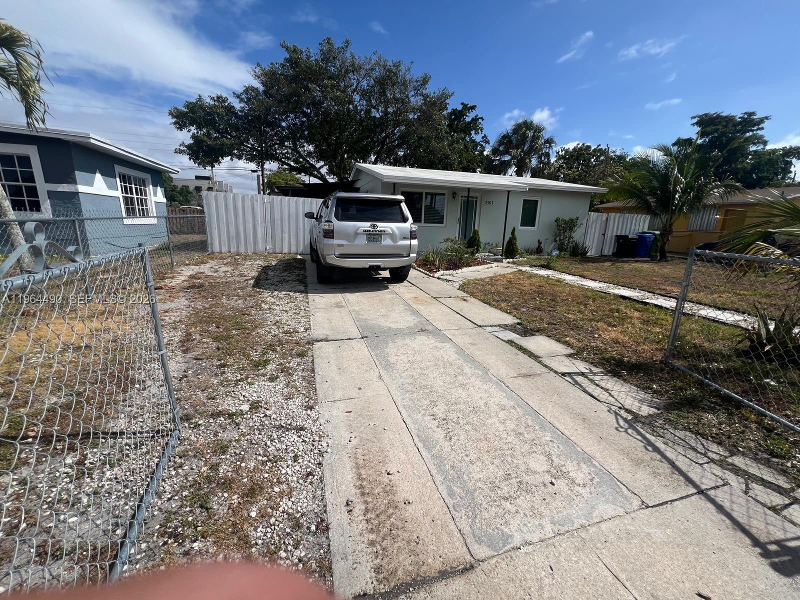 LAUDERDALE MANOR HOMESITE - Residential