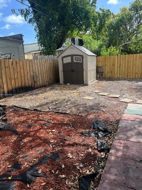 2561 NW 18th Ct Fort Lauderdale FL 33311