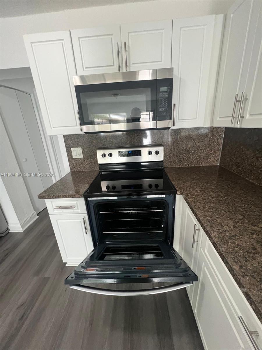 LAUDERDALE MANOR HOMESITE - Residential