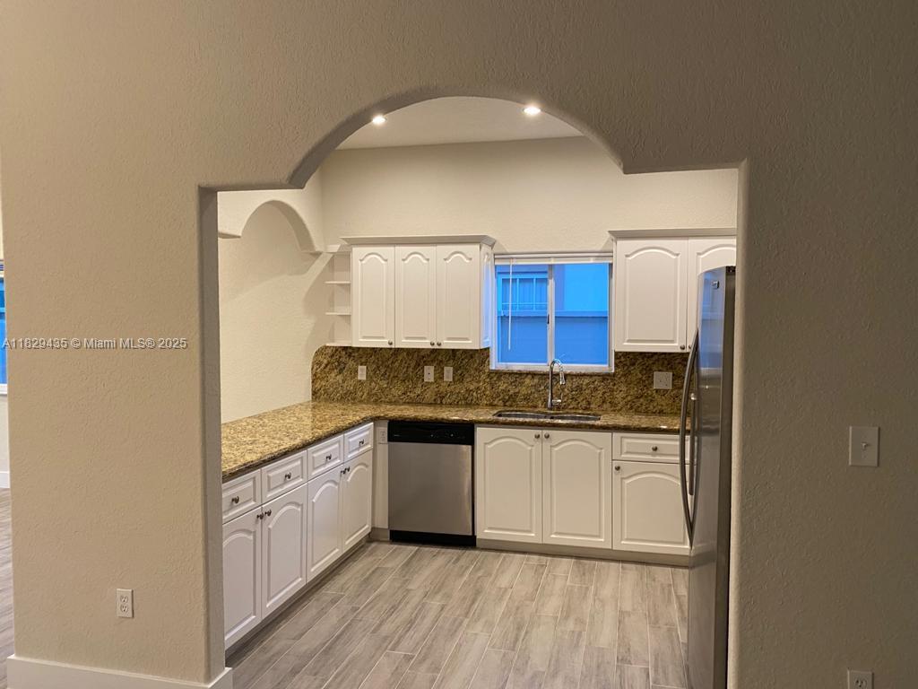 5521 SW 158th Ct, Miami, FL, 33185/$635,000 1 5521 SW 158th Ct
