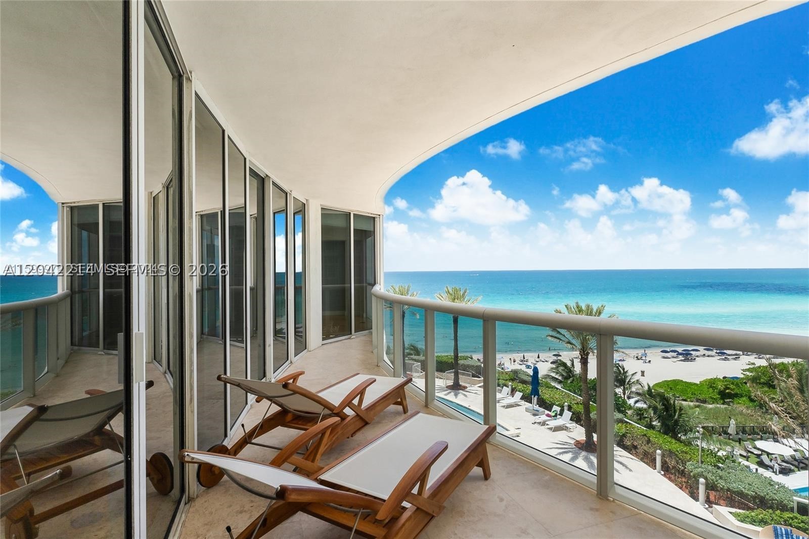 17201 Collins Ave+Den 803