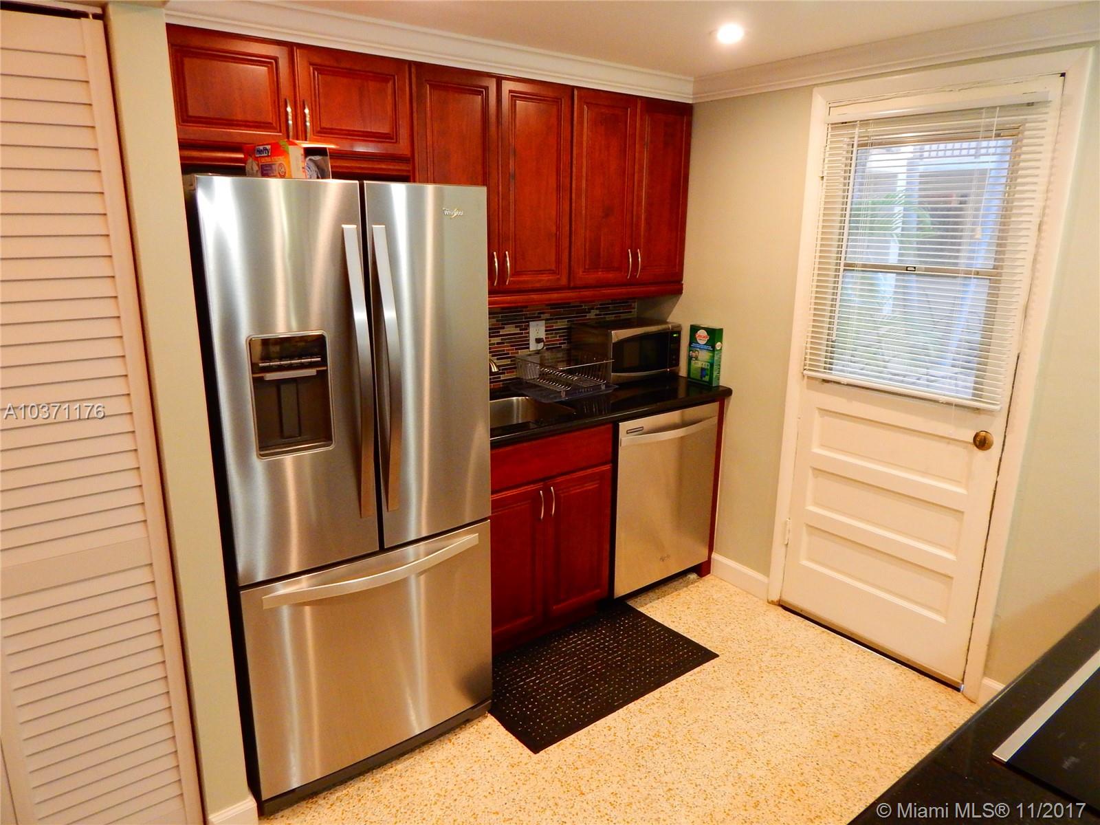 COURTYARDS OF THE GROVE C - Residential Lease