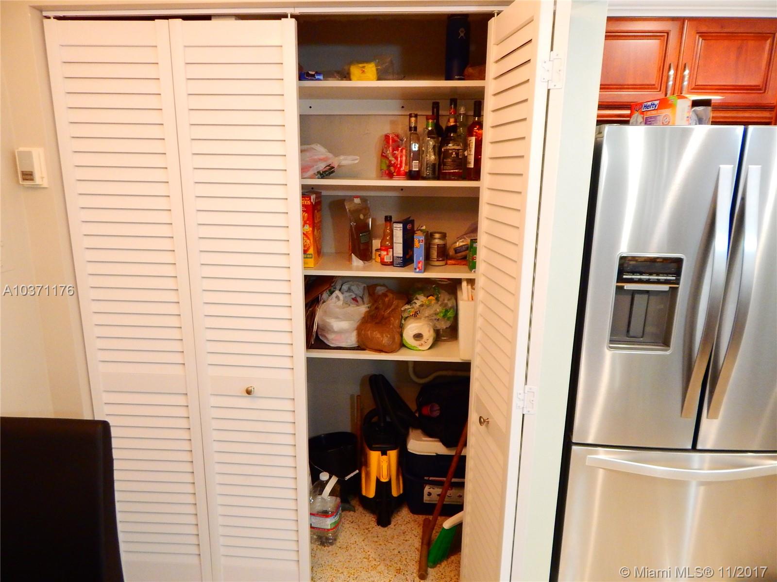 COURTYARDS OF THE GROVE C - Residential Lease