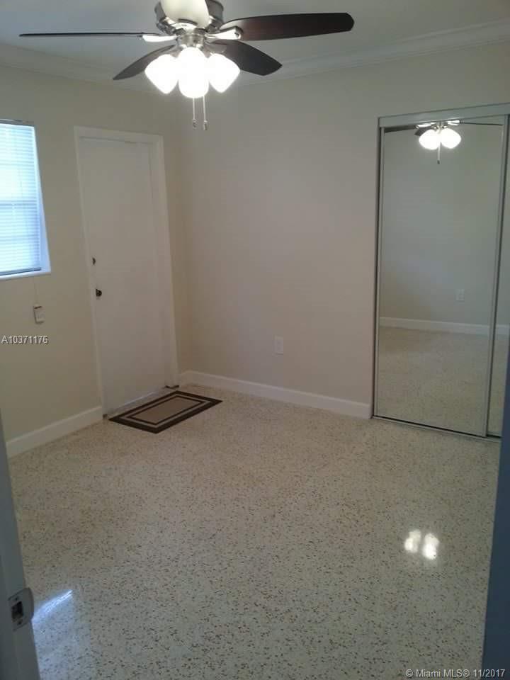 COURTYARDS OF THE GROVE C - Residential Lease