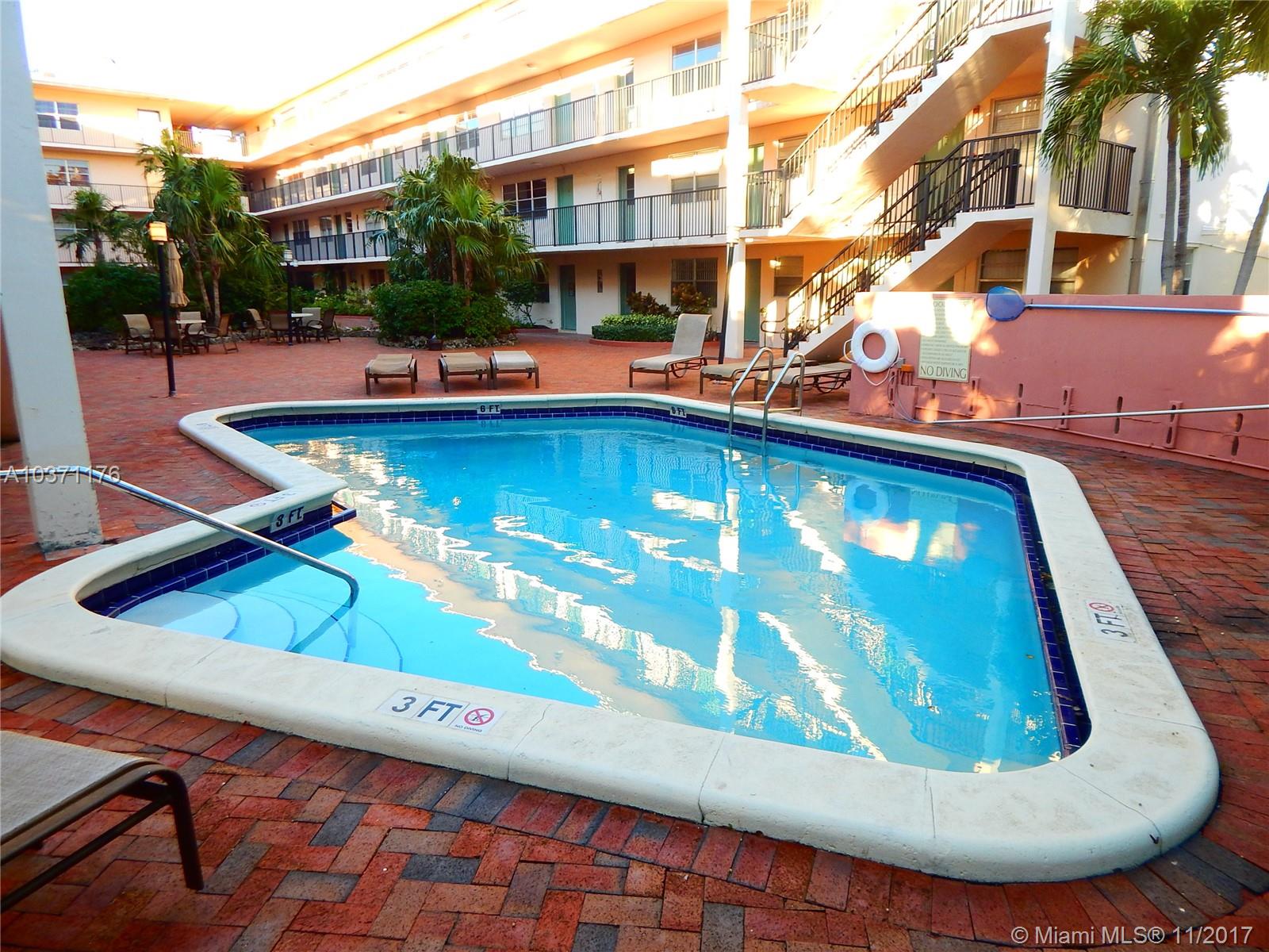 COURTYARDS OF THE GROVE C - Residential Lease