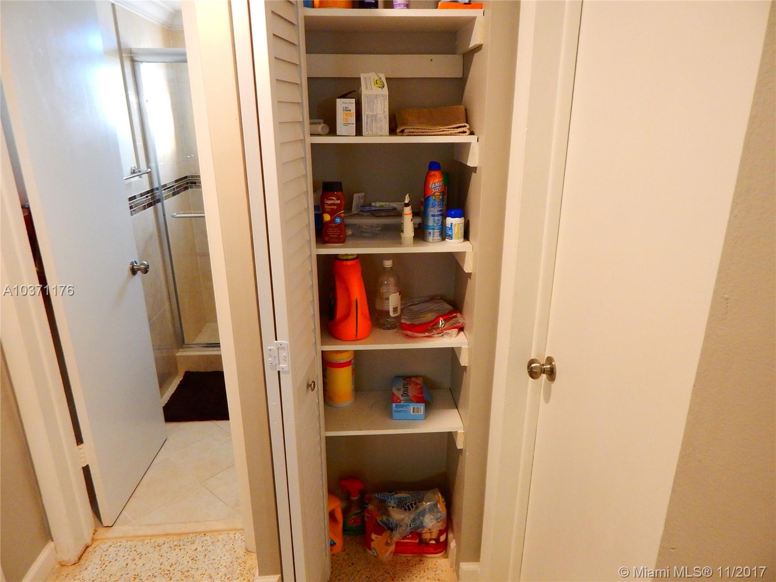 COURTYARDS OF THE GROVE C - Residential Lease