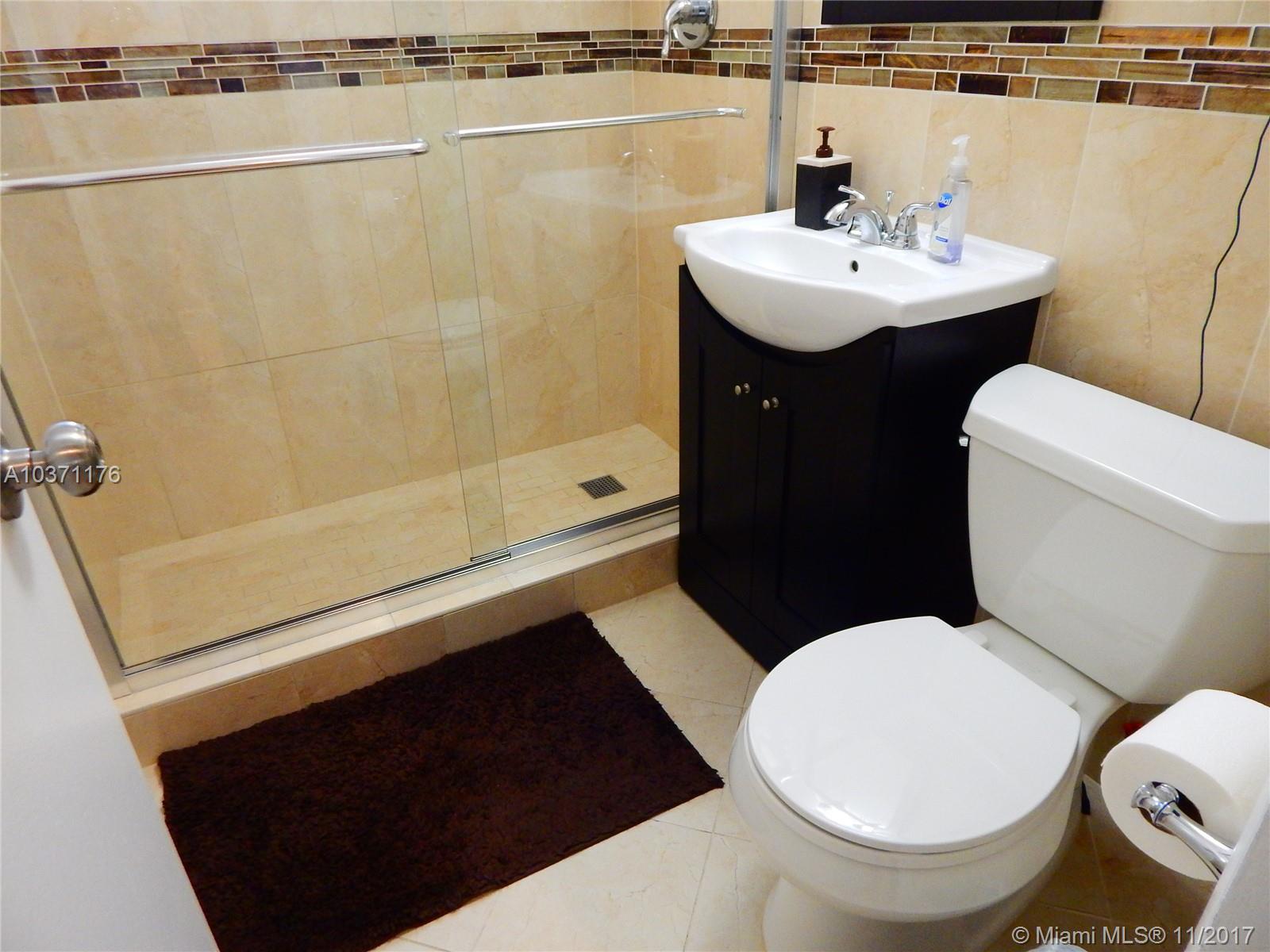 COURTYARDS OF THE GROVE C - Residential Lease