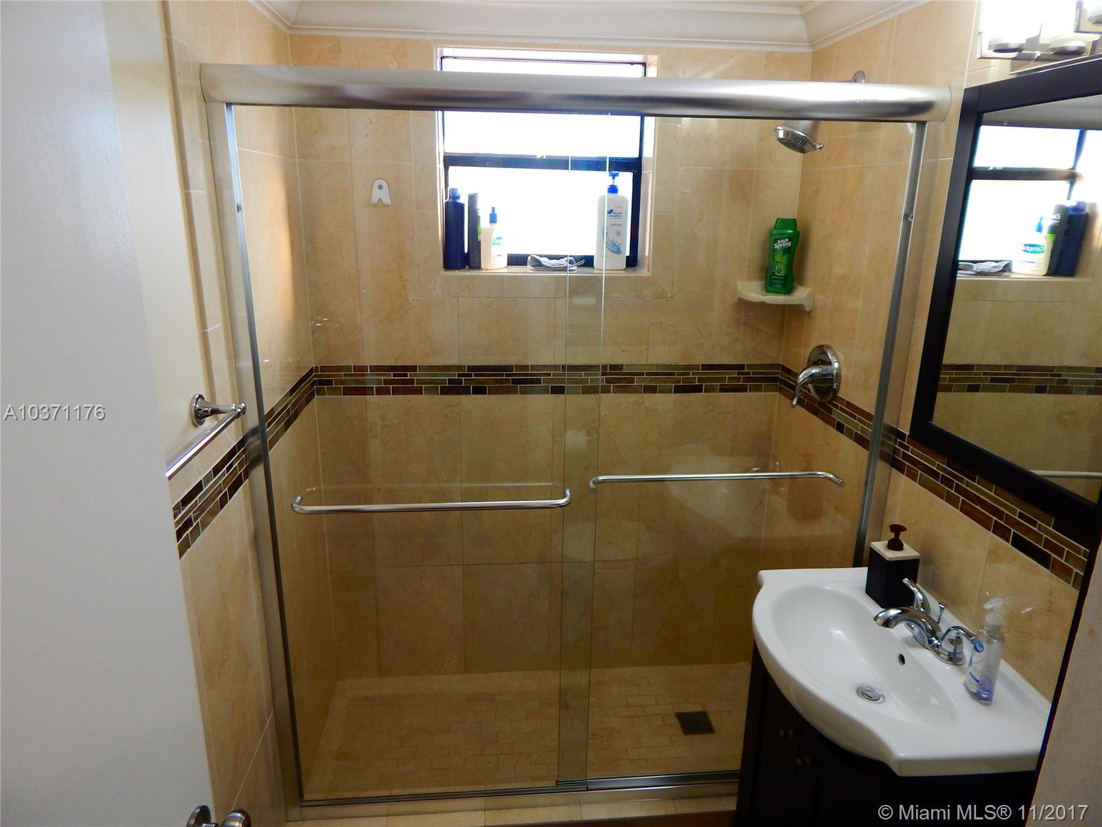 COURTYARDS OF THE GROVE C - Residential Lease