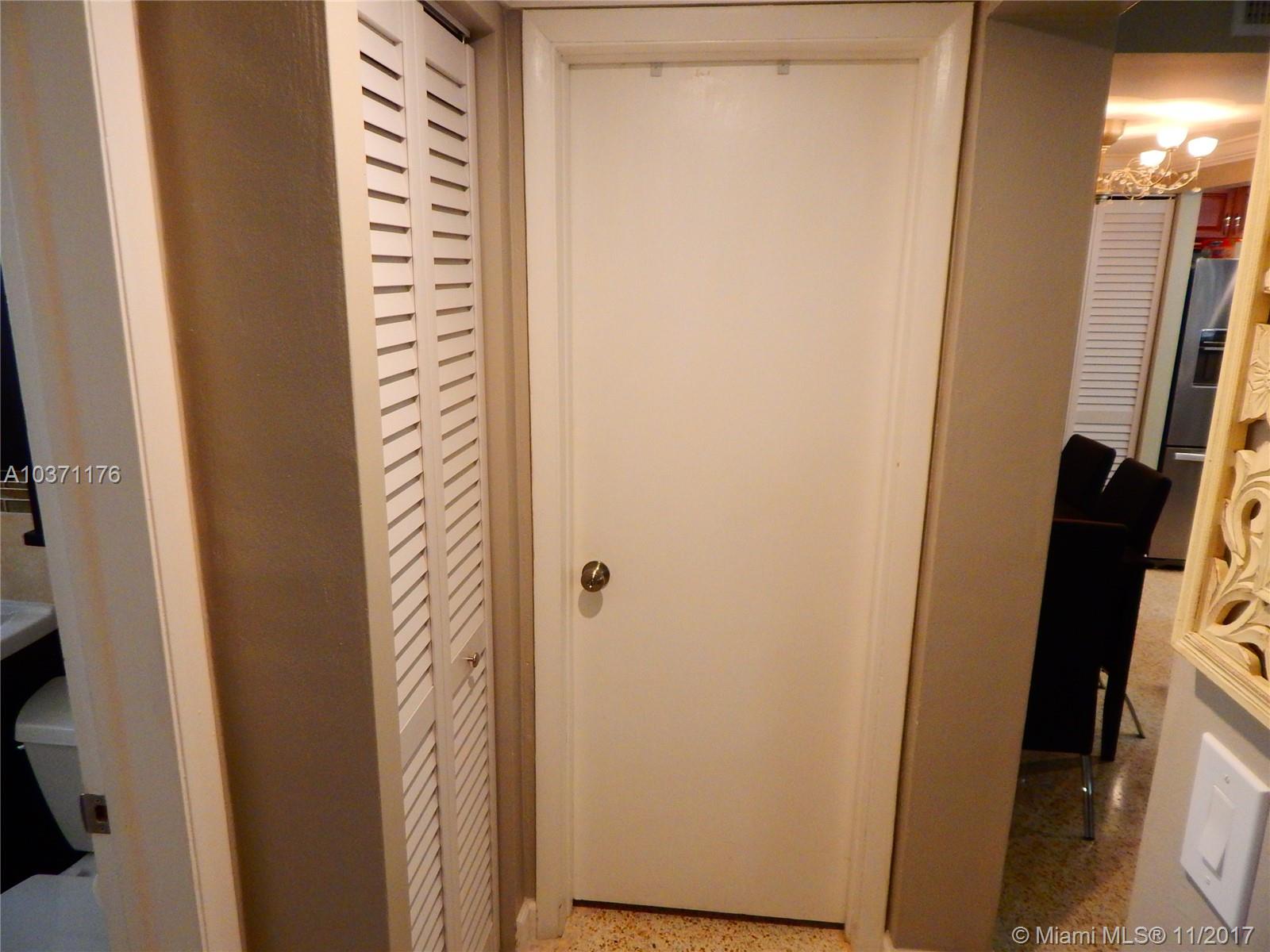 COURTYARDS OF THE GROVE C - Residential Lease