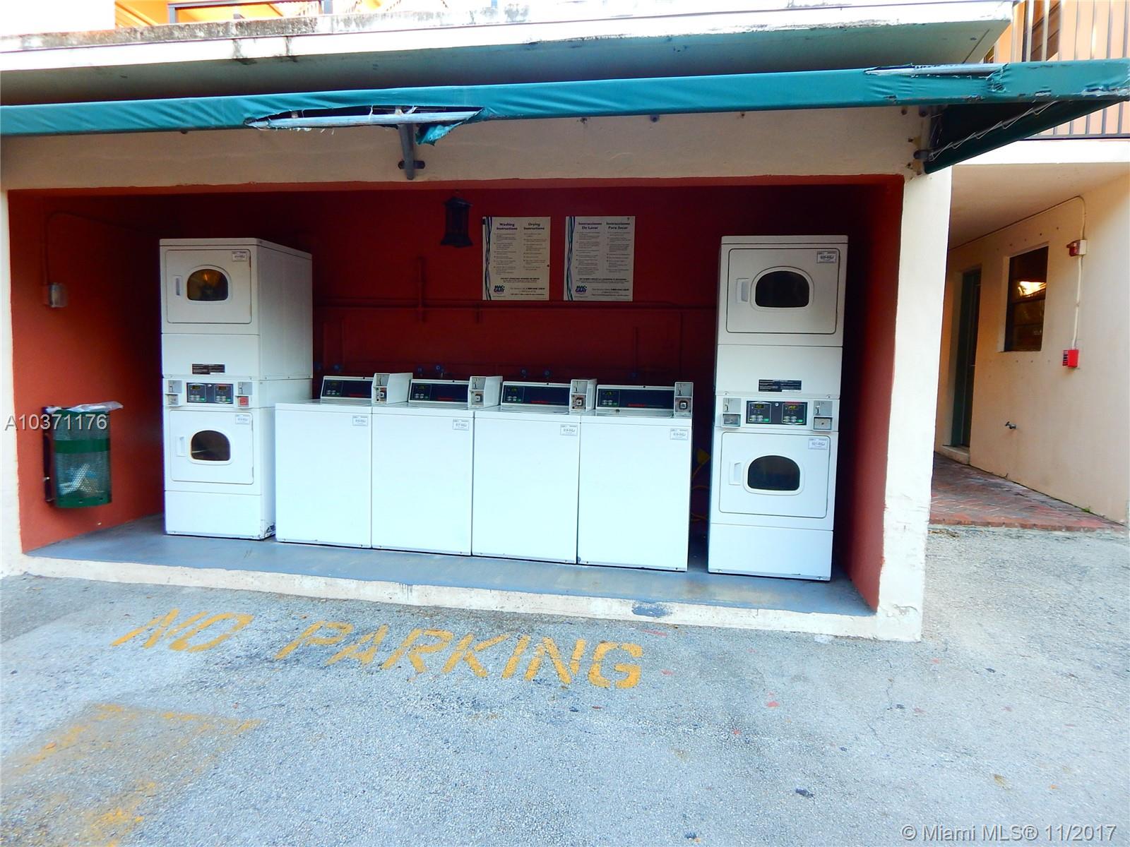 COURTYARDS OF THE GROVE C - Residential Lease