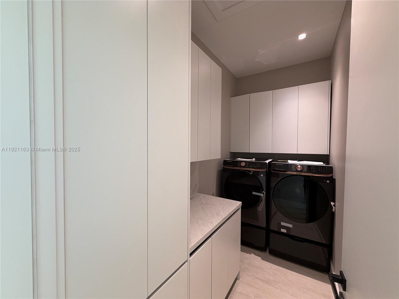 HOLLYWOOD LAKES SECTION 1 - Residential