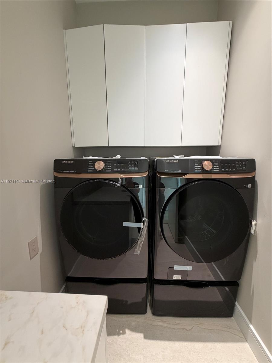 HOLLYWOOD LAKES SECTION 1 - Residential