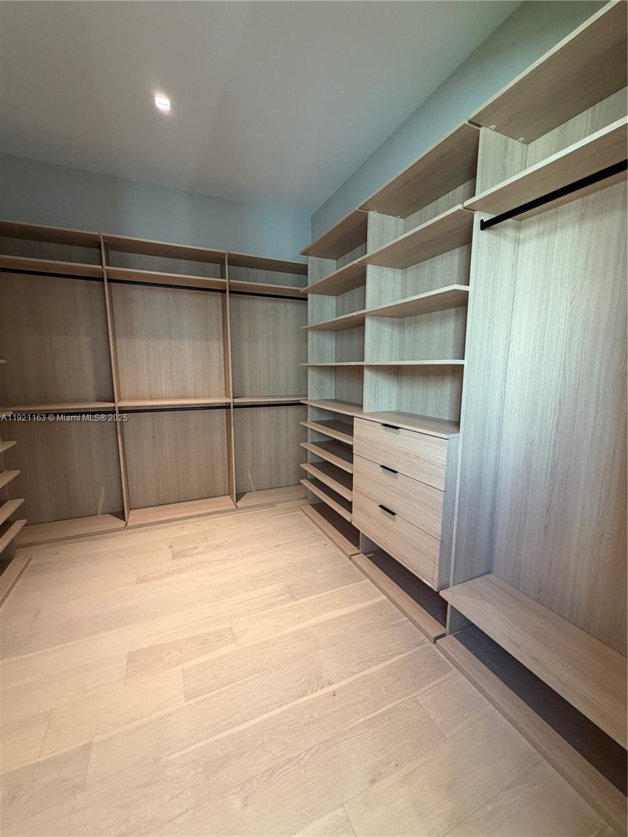 HOLLYWOOD LAKES SECTION 1 - Residential