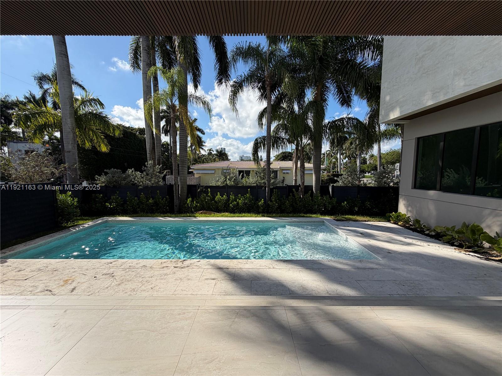 HOLLYWOOD LAKES SECTION 1 - Residential