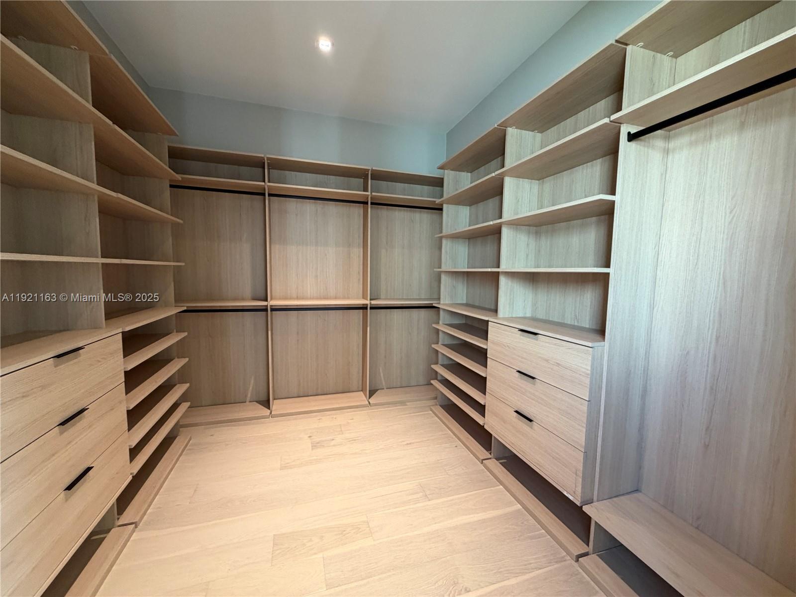 HOLLYWOOD LAKES SECTION 1 - Residential