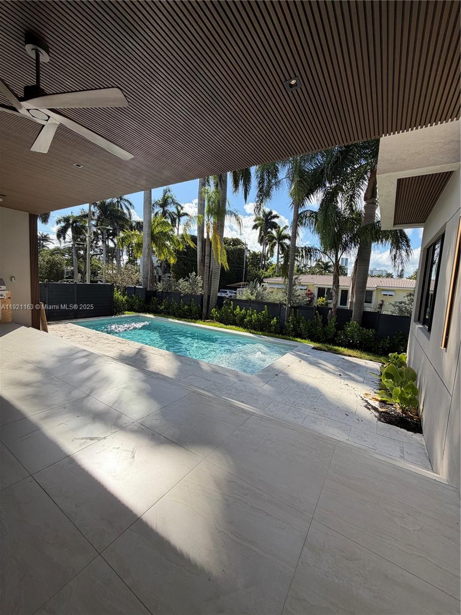 HOLLYWOOD LAKES SECTION 1 - Residential