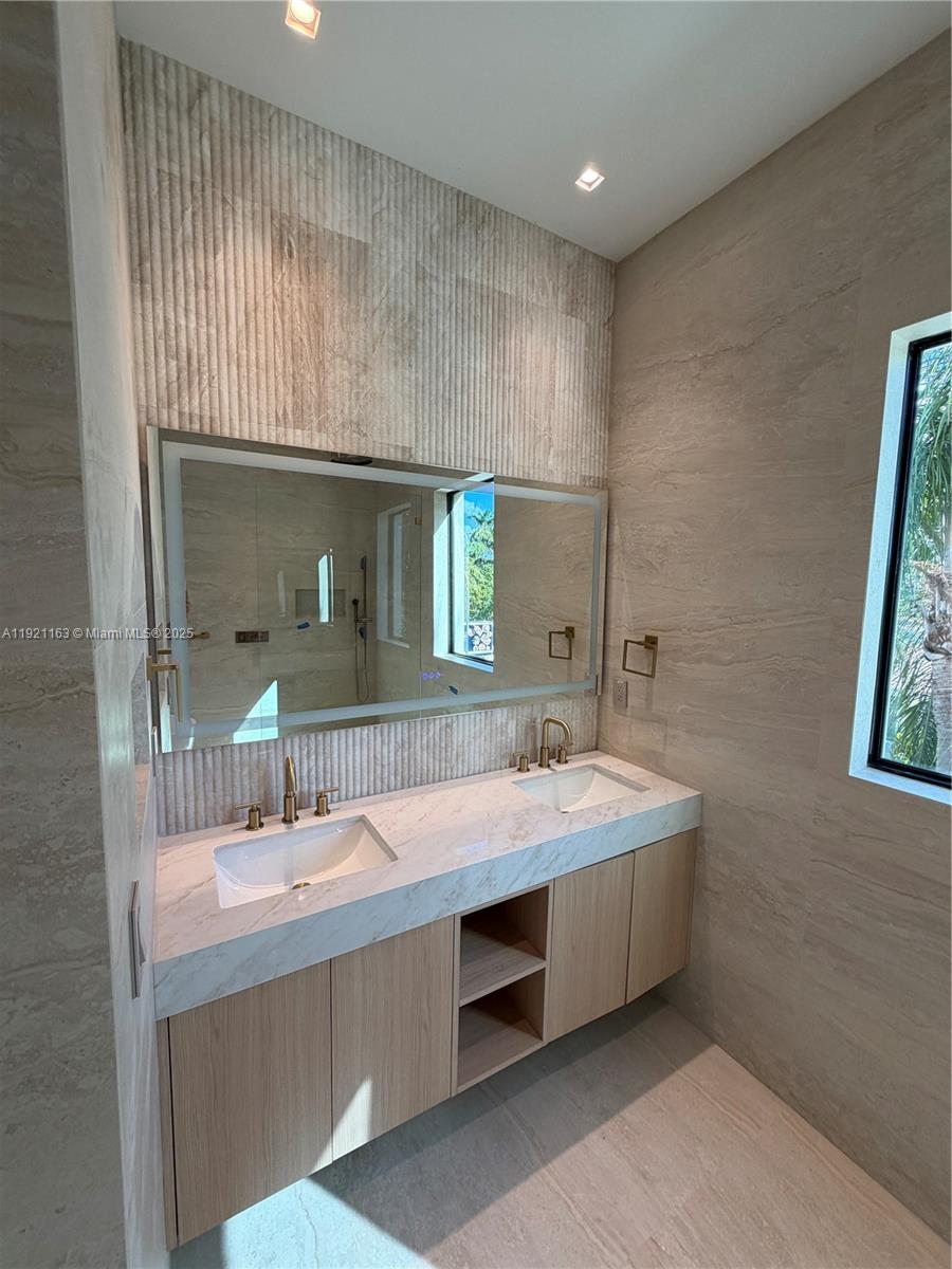 HOLLYWOOD LAKES SECTION 1 - Residential