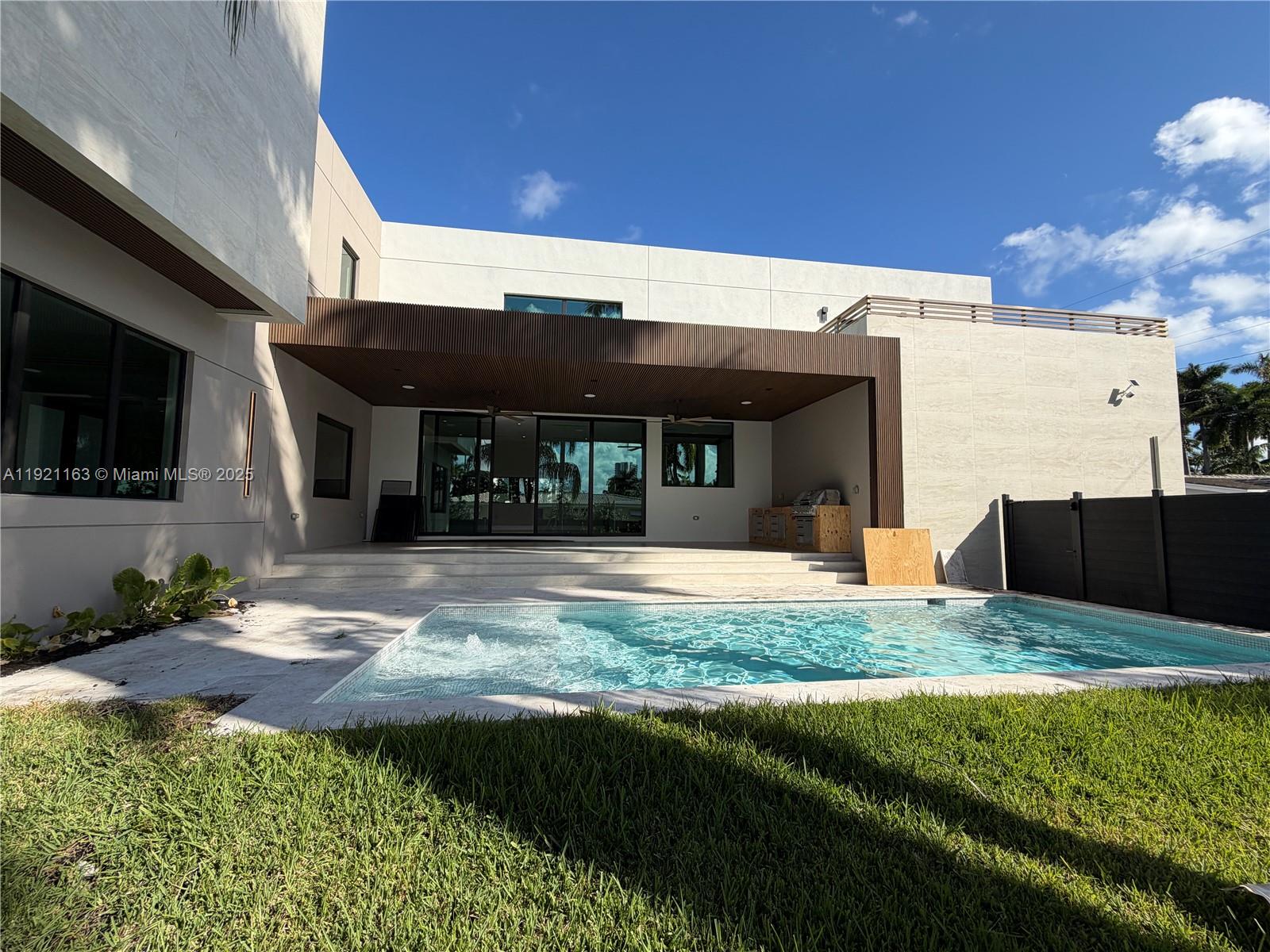 HOLLYWOOD LAKES SECTION 1 - Residential