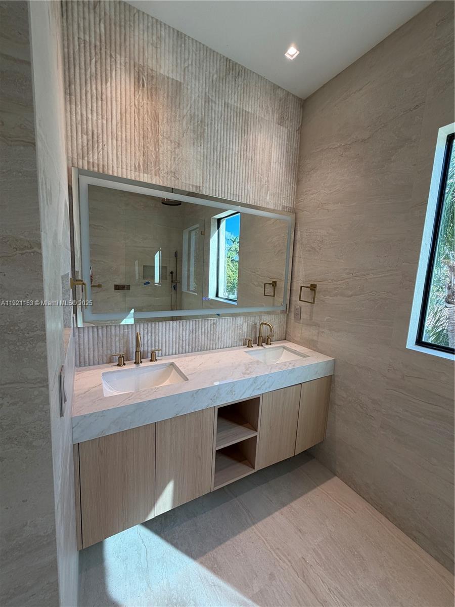 HOLLYWOOD LAKES SECTION 1 - Residential