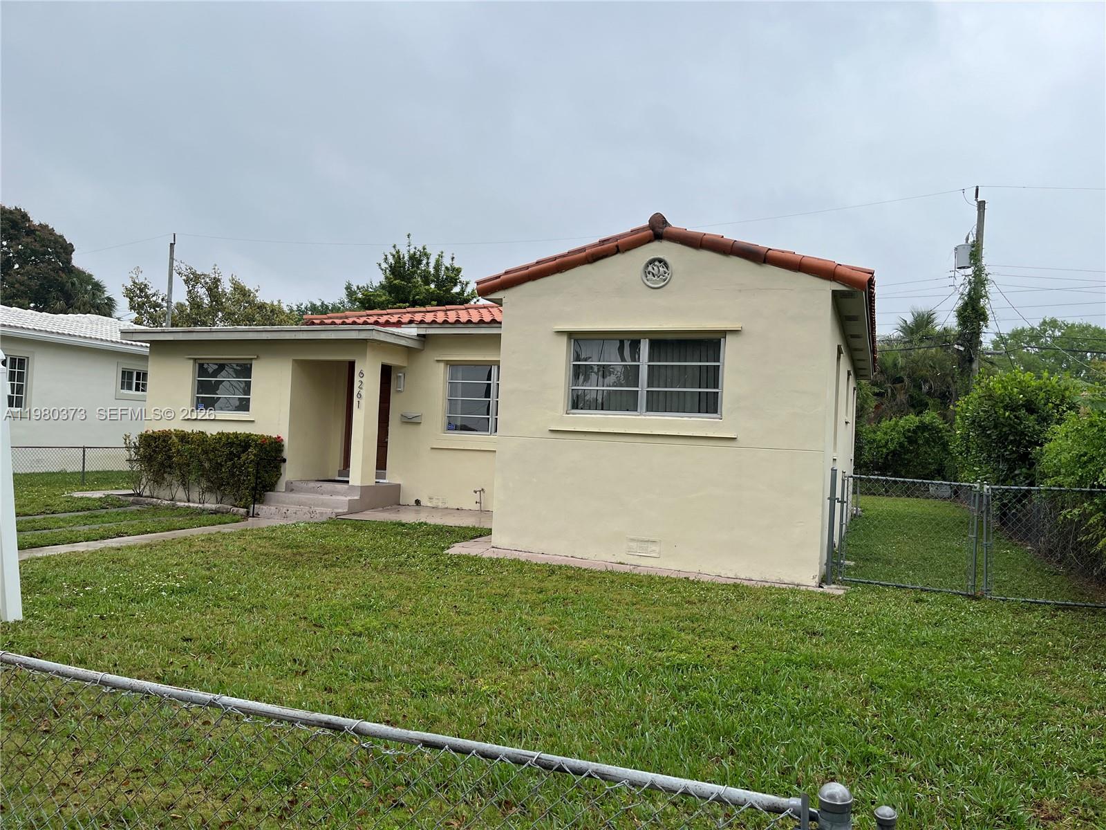 6261 NW 40th St