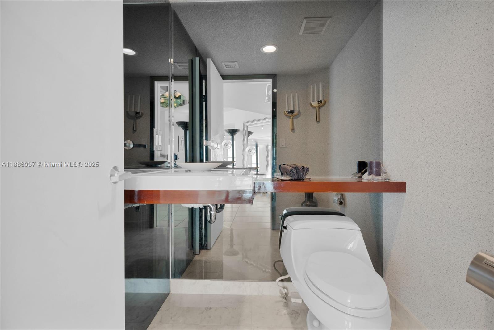 OCEANIA III CONDO - Residential