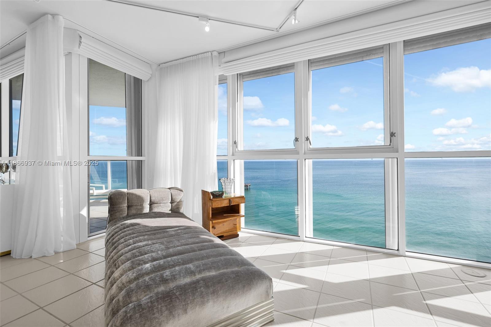 OCEANIA III CONDO - Residential