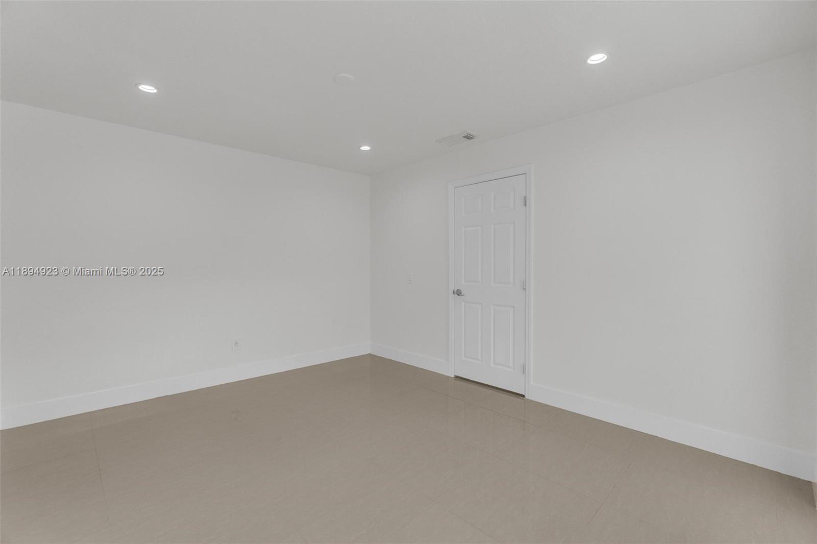 TROPICAL GARDENS ESTATES - Residential Lease