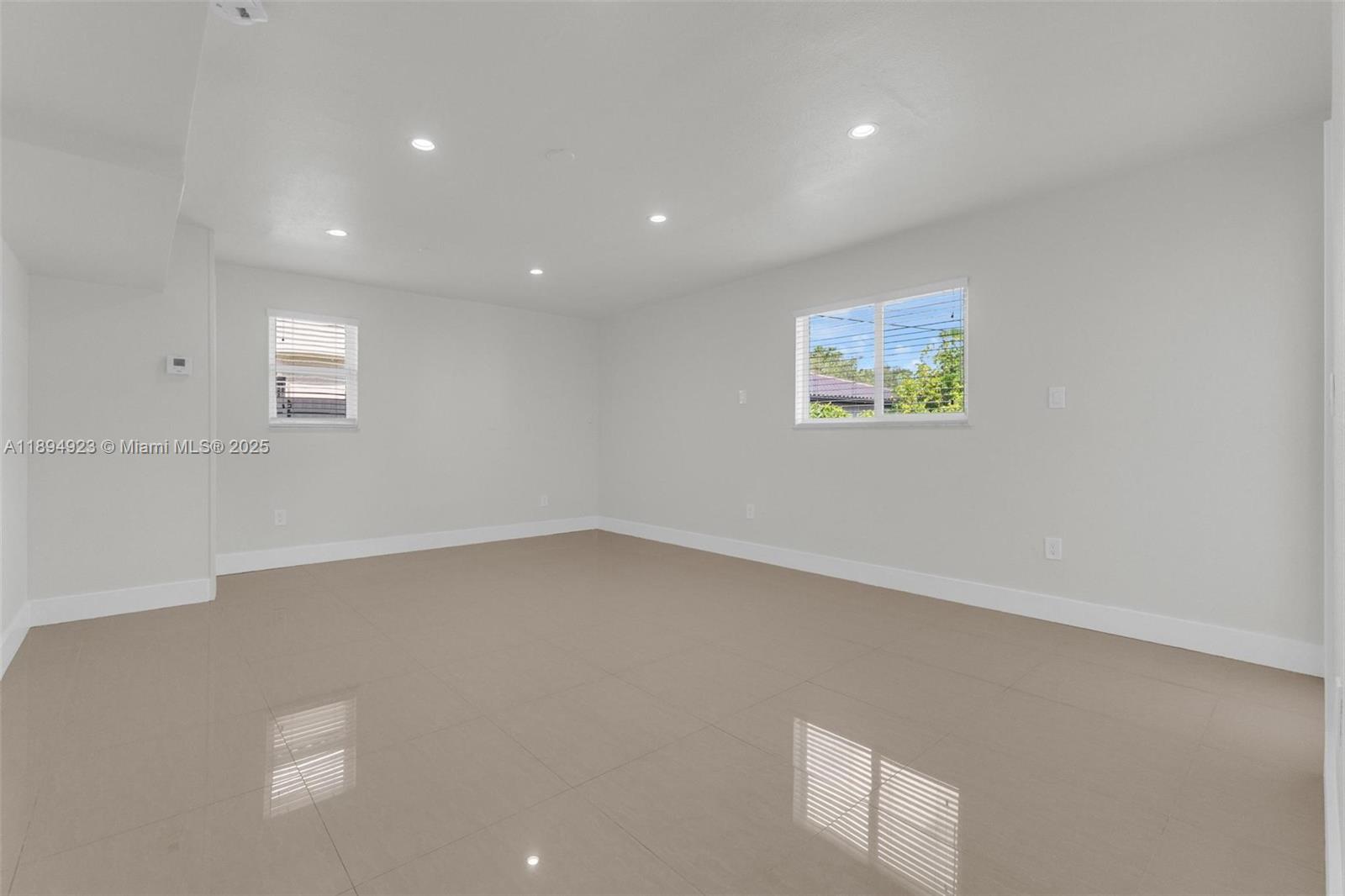 TROPICAL GARDENS ESTATES - Residential Lease