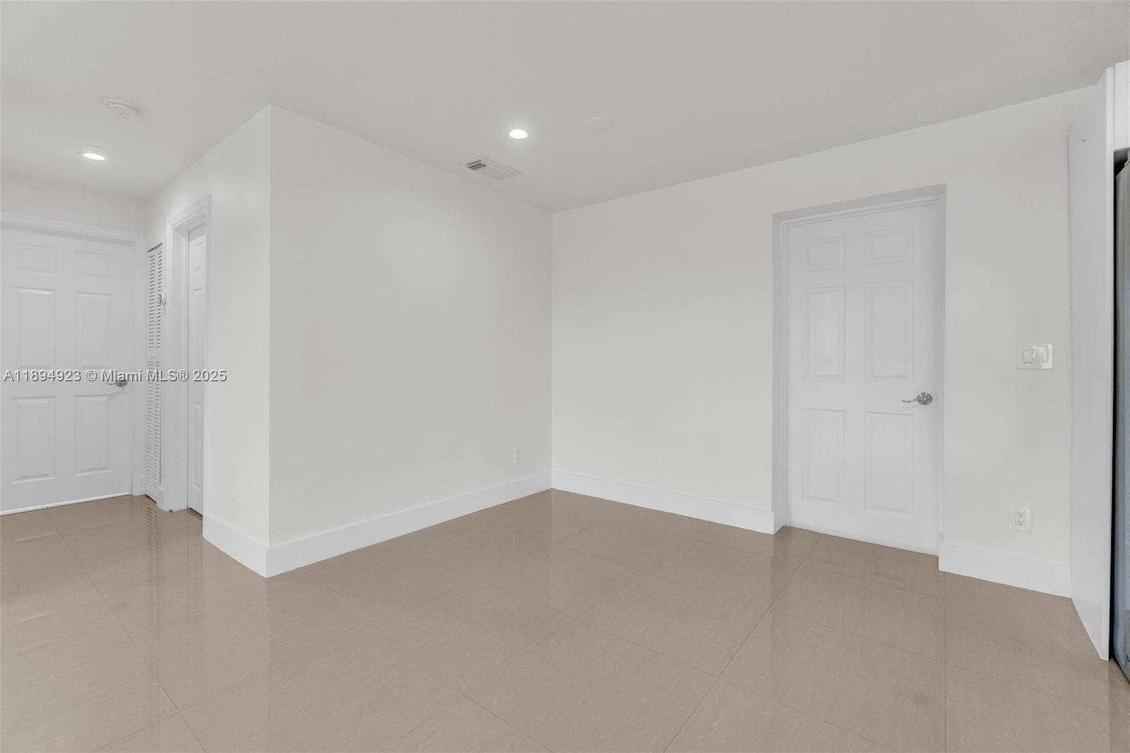 TROPICAL GARDENS ESTATES - Residential Lease