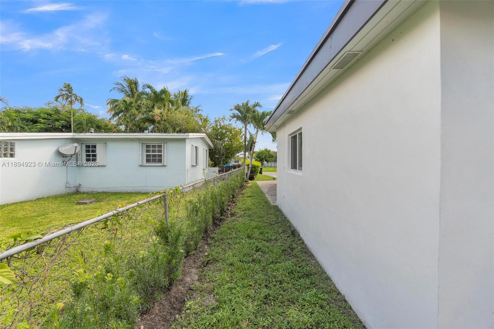 TROPICAL GARDENS ESTATES - Residential Lease