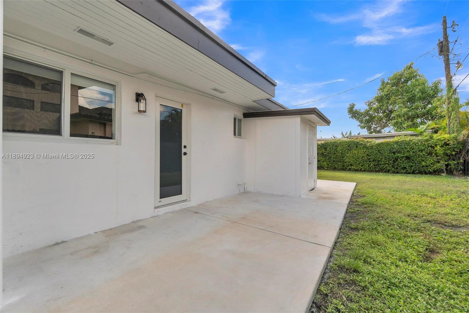 TROPICAL GARDENS ESTATES - Residential Lease