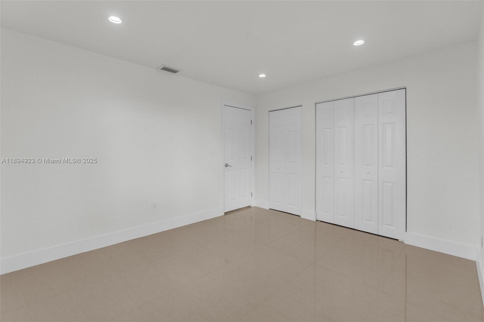 TROPICAL GARDENS ESTATES - Residential Lease